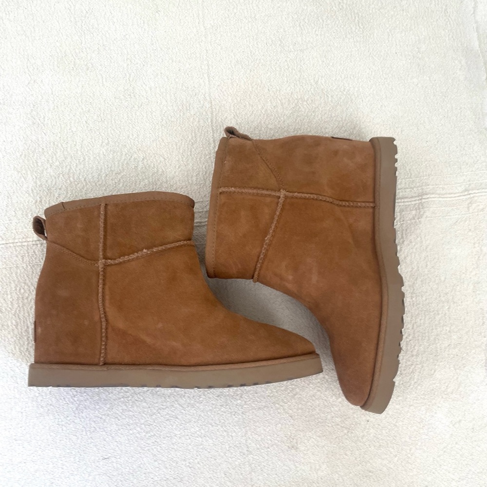 UGG Women's Classic Femme Mini Boot